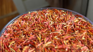 Safflower raw material for dye